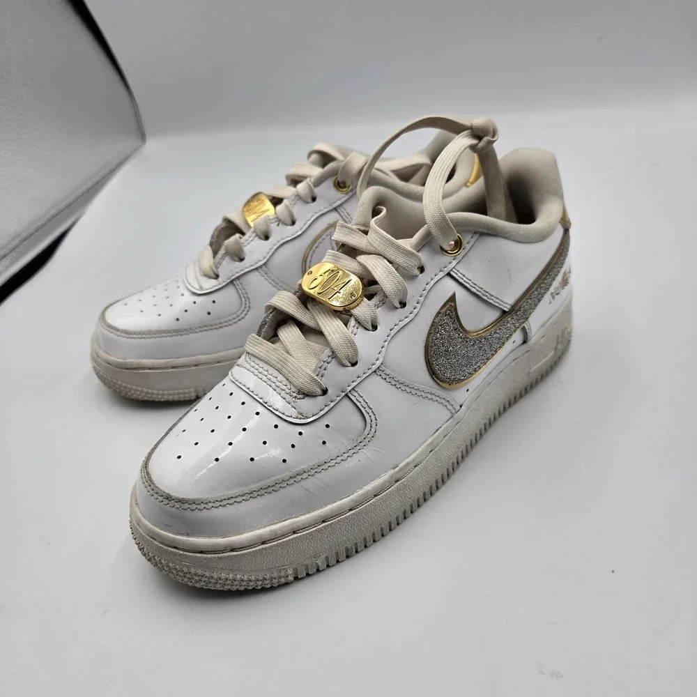 Nike Air Force 1 Low NOLA White / Gold Patent Leather Size 5Y